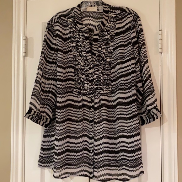 Chico’s black and white blouse. - Picture 1 of 2